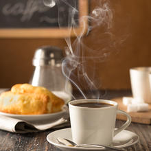 colazione-con-caffe-in-tazzina-fotografia-ambientata