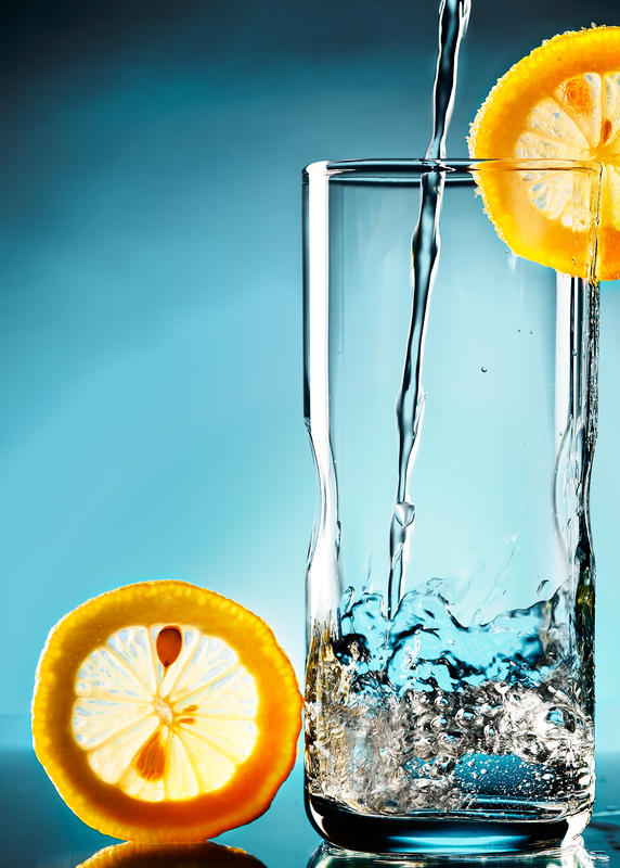 bicchiere-acqua-e-limone